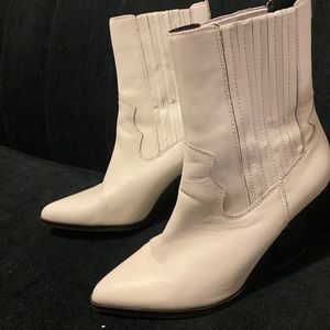 White ALDO leather boots size 8 with a sexy black heel